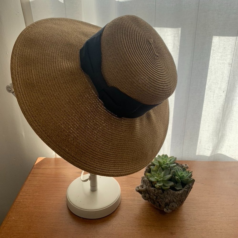 Straw garden sunhat